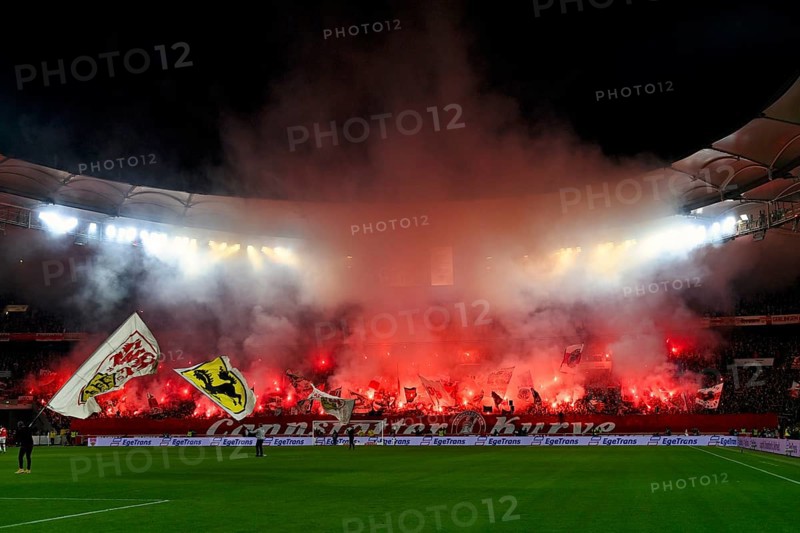 Cannstatter Kurve VfB Stuttgart, fan block, fans, fan curve, flags, flags, atmosphere, atmospheric choreography, choreography, fan action, Bengalos, pyrotechnics, pyro, fireworks, MHPArena, MHP Arena Stuttgart, Baden-Württemberg, Germany, Europe