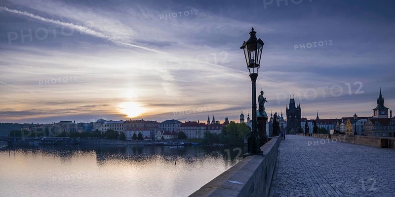 Charles Bridge with Old Town Bridge Tower, UNESCO World Heritage Site, Prague, Czech Republic, Europe