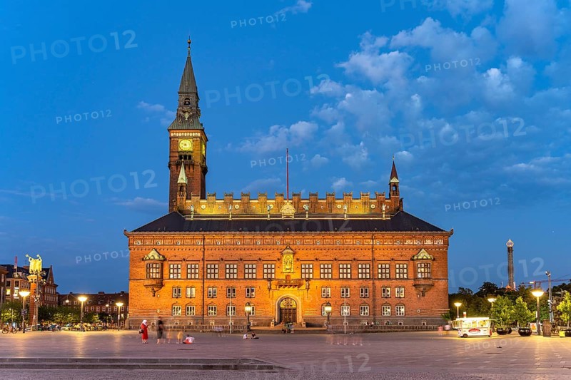 Copenhagen City Hall on the town hall square Rådhuspladsen at dusk, Copenhagen, Denmark, Europe