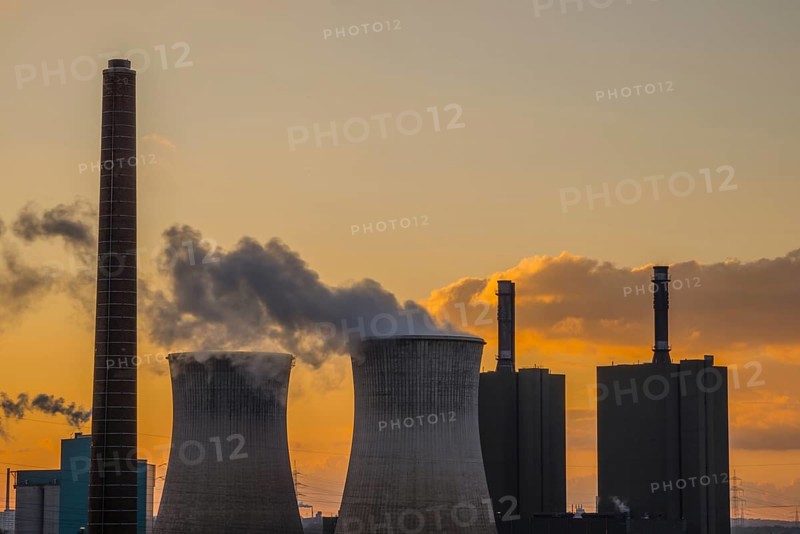Huckingen power station, a gas-fired power station operated by RWE on the site of the blast furnace steelworks of Huettenwerke Krupp Mannesmann, Huettenheim, Duisburg, Ruhr area, North Rhine-Westphalia, Germany, Europe
