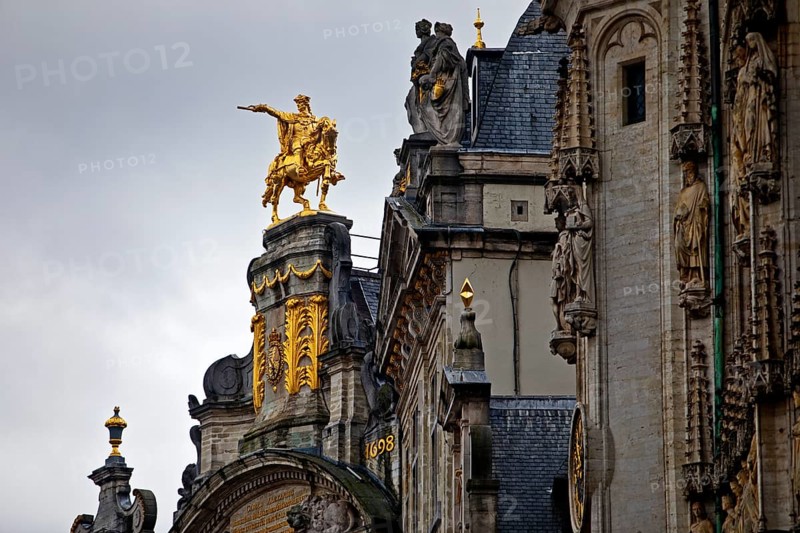 The golden horseman Charles de Lorraine on the guildhall L'Arbre d'Or, Guild of Brewers, Grand-Place, Grote Markt, Brussels, Belgium, Europe