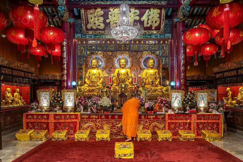 Buddha statues in the Chinese Buddhist temple Wat Mangkon Kamalawat in Chinatown, Bangkok, Thailand, Asia