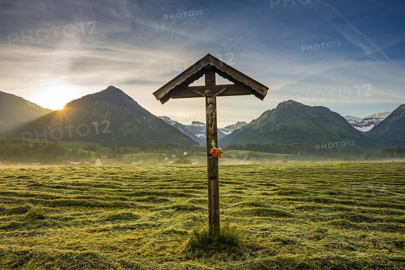 Field cross with Christ figure, Lorettowiesen near Oberstdorf, Allgäu Alps, Allgäu, Bavaria, Germany, Europe