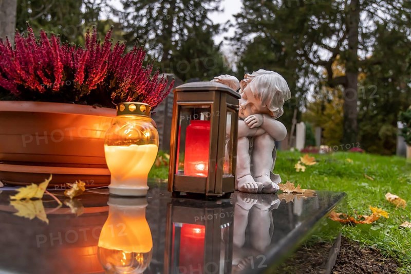 All Saints' Day at the Prague Cemetery in Stuttgart. Catholics commemorate their deceased relatives. Grave decorations and candles. Stuttgart, Baden-Württemberg, Germany, Europe