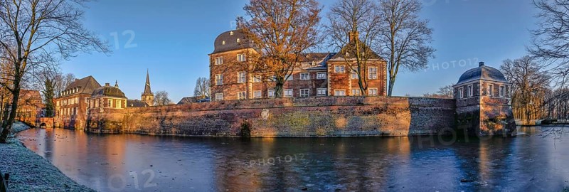 Ahaus Baroque and moated castle, today the seat of the Ahaus Technical Academy, Ahaus, Münsterland, North Rhine-Westphalia, Germany, Europe