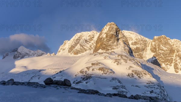 Mountain peak with snow cover in the golden light of sunrise, Dachstein, Upper Austria, Austria, Europe