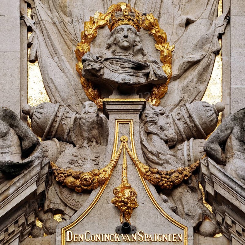 Baroque façade detail of the Au Roi d'Espagne guildhall with bust of Charles II, Bakers' Guild, Grand-Place, Grote Markt, Brussels, Belgium, Europe