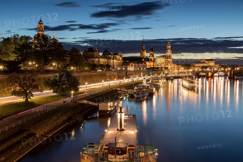 City view with Elbe in the evening, paddle steamer on the Terrassenufer, Dresden, Saxony, Germany, Europe