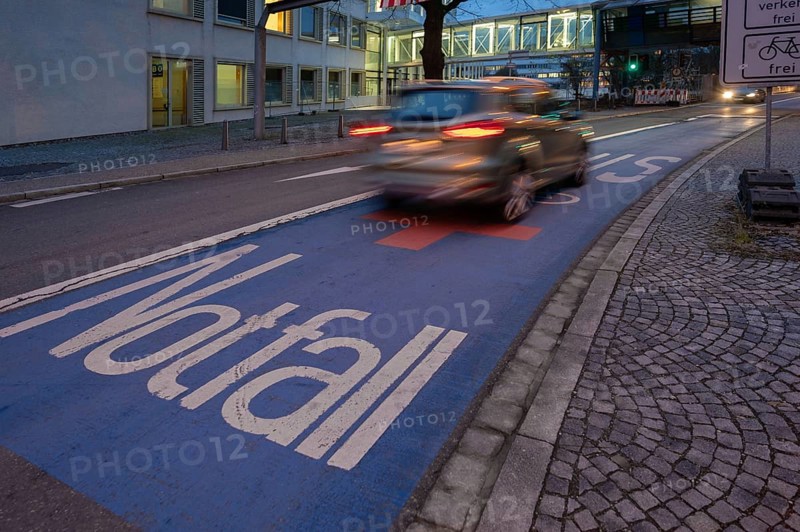 Emergency lane for ambulances, buses and taxis, Erlangen, Middle Franconia, Bavaria, Germany, Europe
