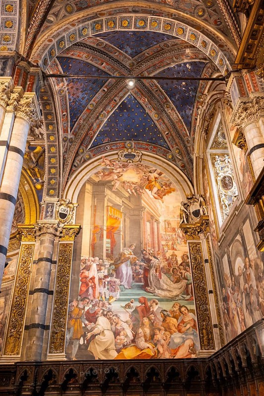 Interior of colorful marble decoration, Siena Cathedral or Cattedrale di Santa Maria Assunta, Siena, Tuscany, Italy, Europe