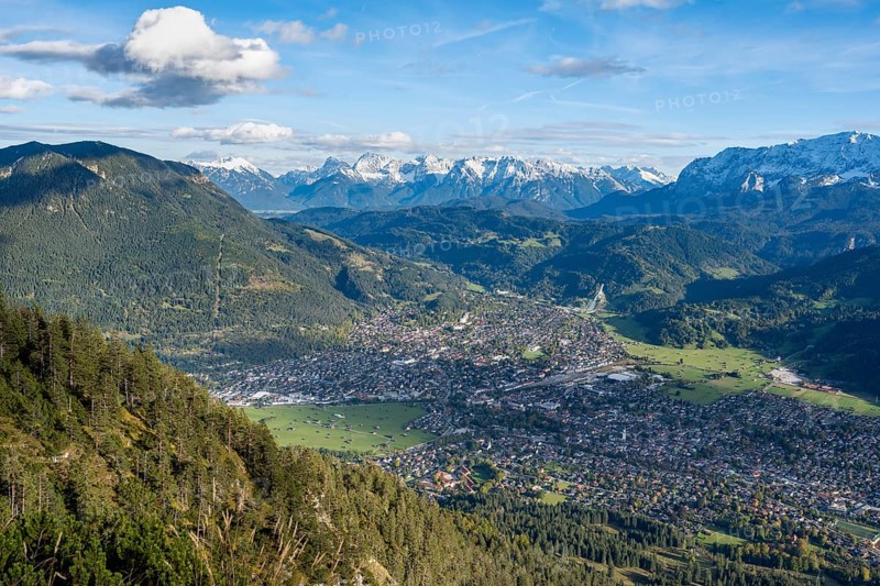 View of Garmisch-Partenkirchen and mountain panorama, hike to Kramerspitz, in autumn, Ammergau Alps, in autumn, Bavarian Alps, Bavaria, Germany, Europe