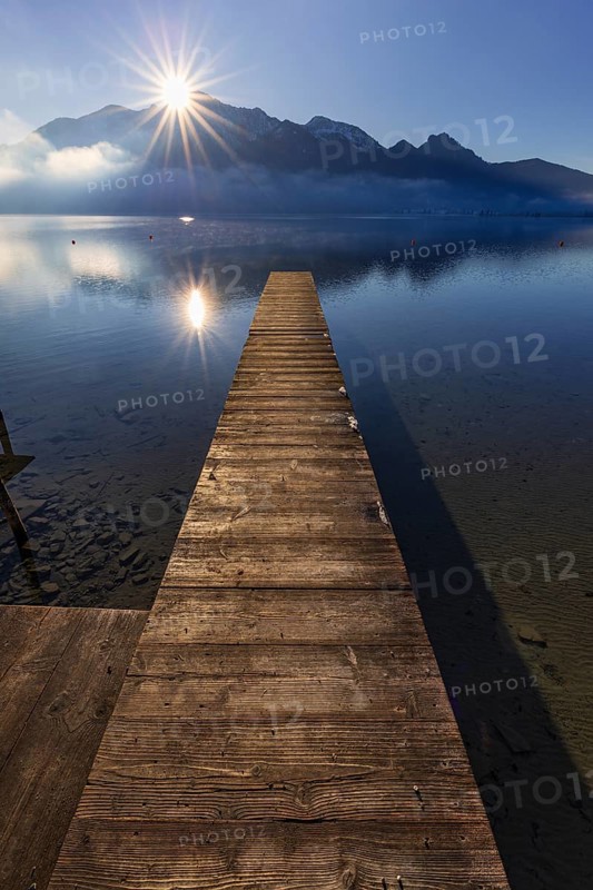 Jetty, boat dock, lake, reflection, fog, sunbeams, backlight, winter, snow, ice, Lake Kochel, view of Herzogstand, Heimgarten, Alpine foothills, Bavaria, Germany, Europe