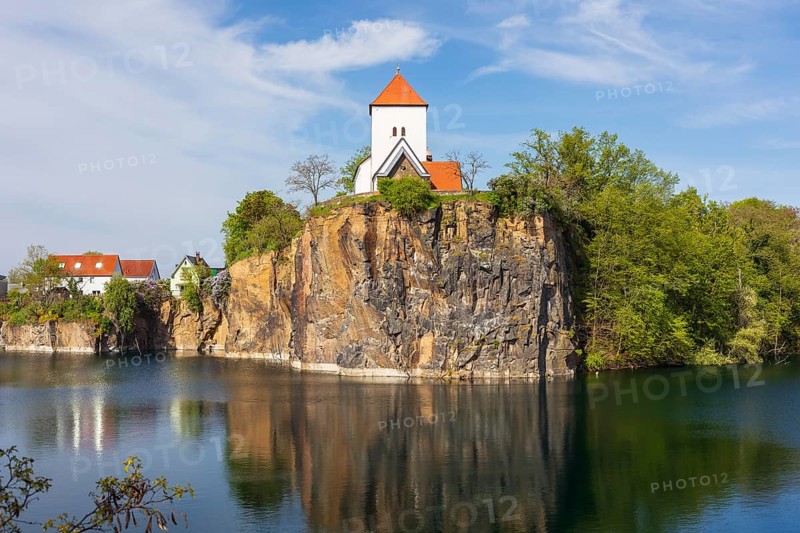 Mountain church on the Kirchberg, surrounded by the Kirchbruch quarry lake, striking view of Beucha, Brandis, Saxony, Germany, Europe