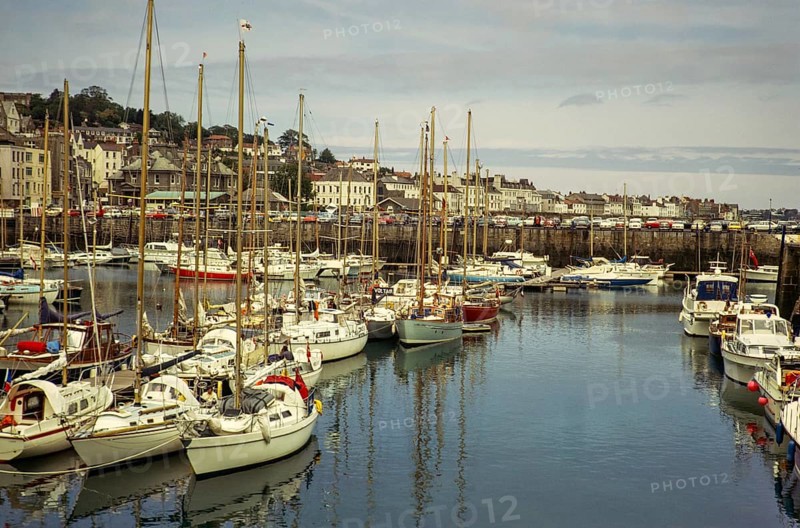 Boote am Liegeplatz im Hafen, St. Peter Port, Guernsey, Kanalinseln, Großbritannien, Juni 1974, Europe
