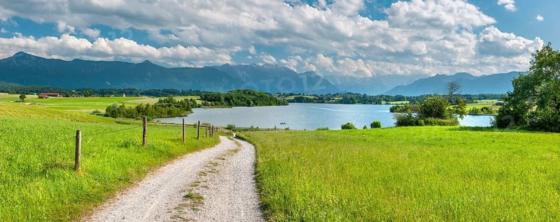 Field path leads through the countryside near Aidling, view of Lake Riegsee, Zugspitze in the background, Aidling, Pfaffenwinkel, Upper Bavaria, Bavaria, Germany, Europe