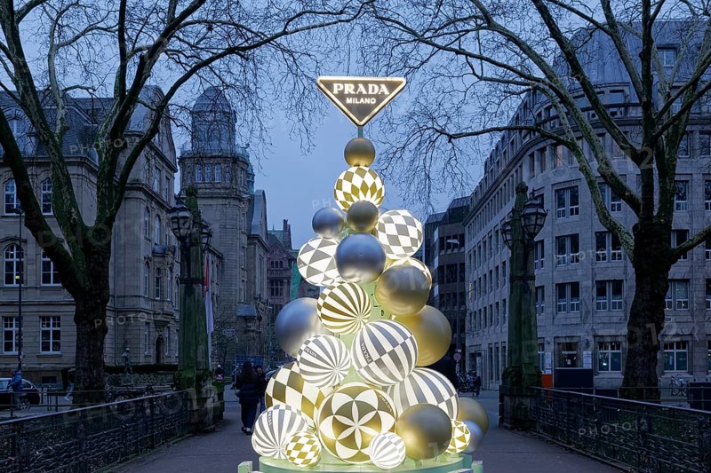 Designer Christmas tree of the Italian luxury brand Prada on a bridge over the Kö-Graben, twilight.Königsallee, Düsseldorf, North Rhine-Westphalia, Germany, Europe
