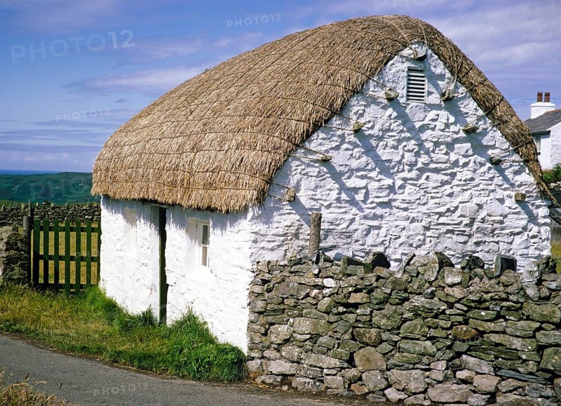 Traditional thatched house, Manx Cottage, Cregneish, Isle of Man, British Crown Colony, around 1965, Europe