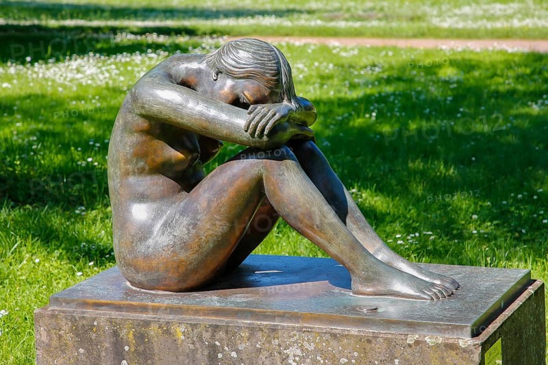 Public art, sculpture by Hermann-Christian Zimmerle sculptor, nude Eva, female figure, bronze sculpture, castle garden, castle park, Varbüler castle, Hemmingen castle, Hemmingen, Ludwigsburg district, Baden-Württemberg, Germany, Europe