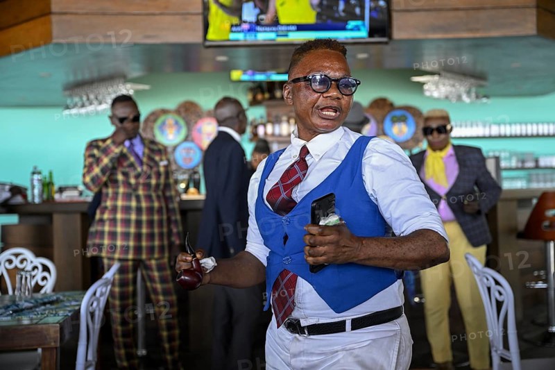 Sapeuse, member of the Société des Ambianceurs et des Personnes élégantes (SAPE), society of entertainers and stylish people, Brazzaville, Republic of Congo