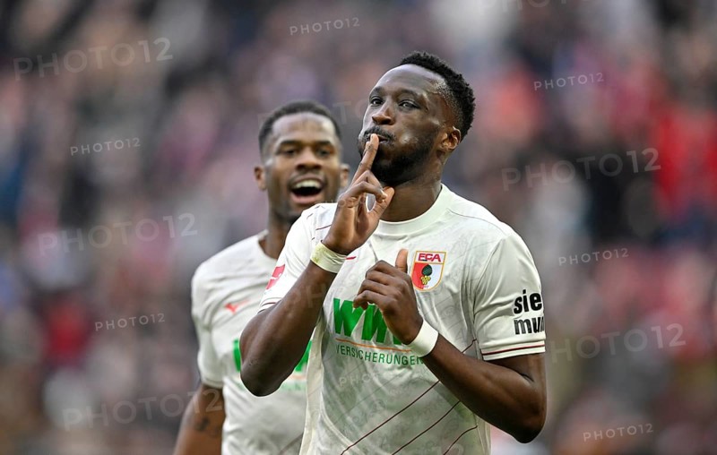 Goal celebration Chrislain Matsima FC Augsburg FCA (05) Gesture Gesture Finger on mouth WWK Arena, Augsburg, Bavaria, Germany, Europe