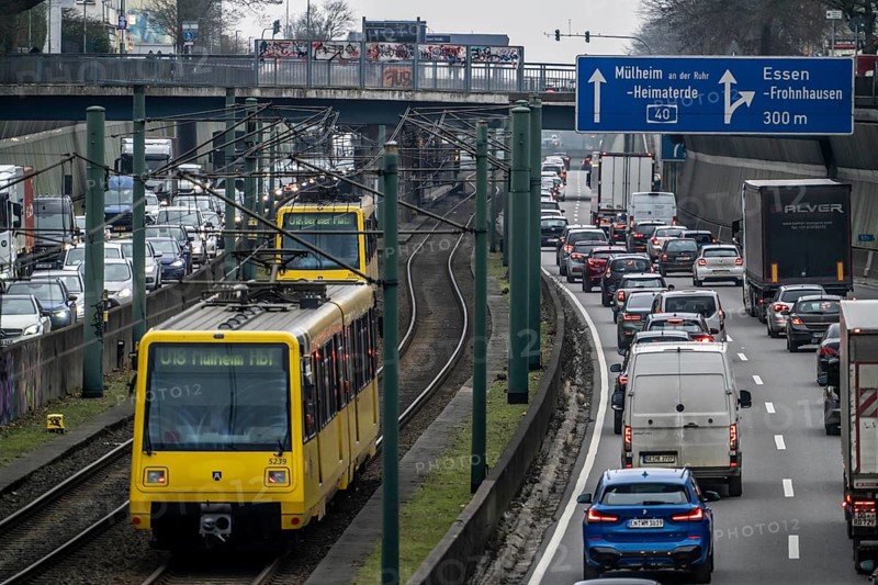 Traffic jam on the A40 motorway, in both directions, underground U18 in the middle lane, Friday, rush hour, view to the west, Essen, North Rhine-Westphalia, Germany, Europe