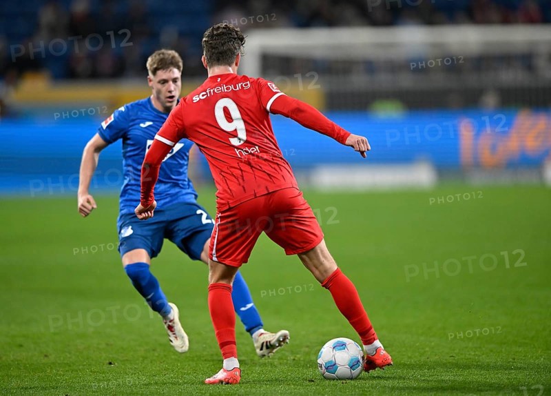 tackle, action Alexander Prass TSG 1899 Hoffenheim (22) against Lucas Höler SC Freiburg SCF (09) PreZero Arena, Sinsheim, Baden-Württemberg, Germany, Europe