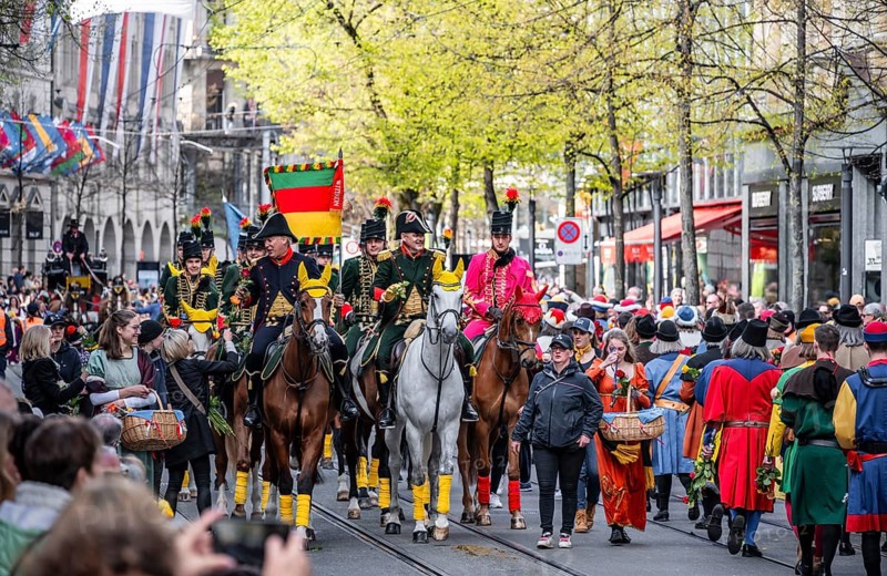 Parade of historically costumed guildsmen, Sechseläuten or Sächsilüüte, Zurich Spring Festival, Zurich, Switzerland, Europe