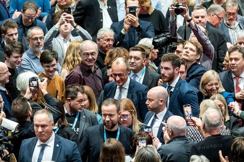 New Year's reception of the CDU with chancellor candidate Friedrich Merz in Künzelsau. The Federal Chairman of the CDU and Chairman of the CDU-CSU parliamentary group spoke to an audience of 2000 in the Carmen Würth Forum. The picture shows the politician entering the hall. Künzelsau, Baden-Württemberg, Germany, Europe