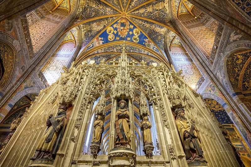 Figure of Simeon on the outside of the choir in St Cecilia's Cathedral, Albi, Département Tarn, France, Europe