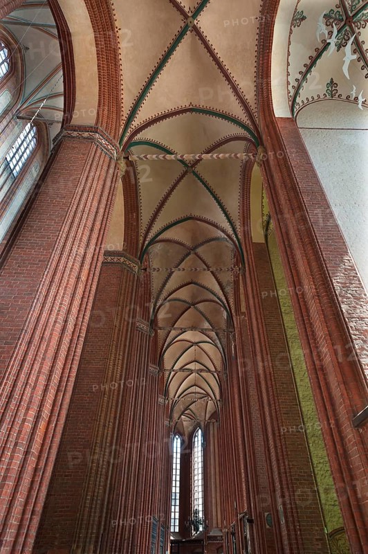 Vaults and pillars of St Nicholas' Church, late Gothic brick building, built between 1381 and 1487, Wismar, Mecklenburg-Western Pomerania, Germany, Europe