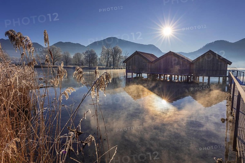 Boat huts, jetty, sunbeams, backlight, lake, morning light, fog, snow, winter, mountains, Lake Kochel, Schlehdorf, behind Jochberg, foothills of the Alps, Bavaria, Germany, Europe