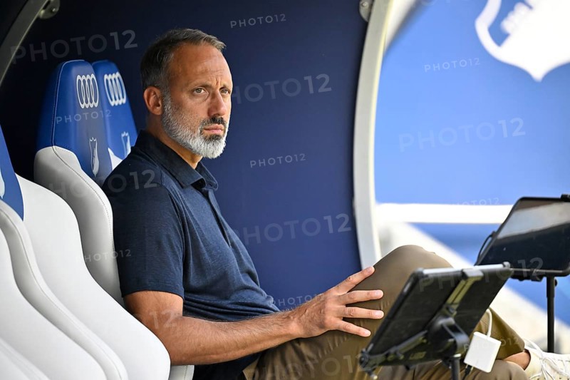Coach Pellegrino Matarazzo TSG 1899 Hoffenheim, sitting on coach's bench, laptop, tablet, PreZero Arena, Sinsheim, Baden-Württemberg, Germany, Europe