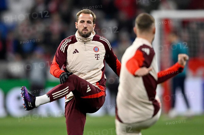 Harry Kane FC Bayern Munich FCB (09) Joshua Kimmich FC Bayern Munich FCB (06) Warm-up training Champions League, Allianz Arena, Munich, Bavaria, Germany, Europe