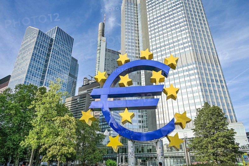 Euro Logo, Eurotower, ECB, Kaiserstrasse, Frankfurt am Main, Hesse, Germany, Europe