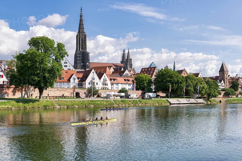 City view, Danube bank with historic old town, fishermen's quarter, butcher tower and cathedral, rowing boats, pleasure boats, Ulm, Baden-Württemberg, Germany, Europe