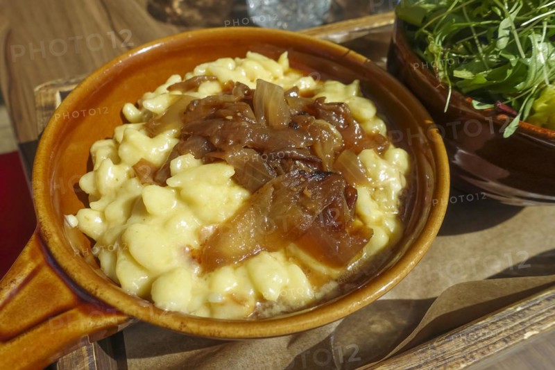 Swabian cuisine, Kässpätzle with braised onions, pasta, typical Swabian, hearty home cooking, traditional cuisine, food photography, Germany, Europe