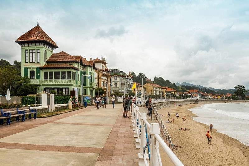 Village and beach, Ribadesella, Asturias, Asturias, Costa Verde, Northern Spain, Spain, Europe