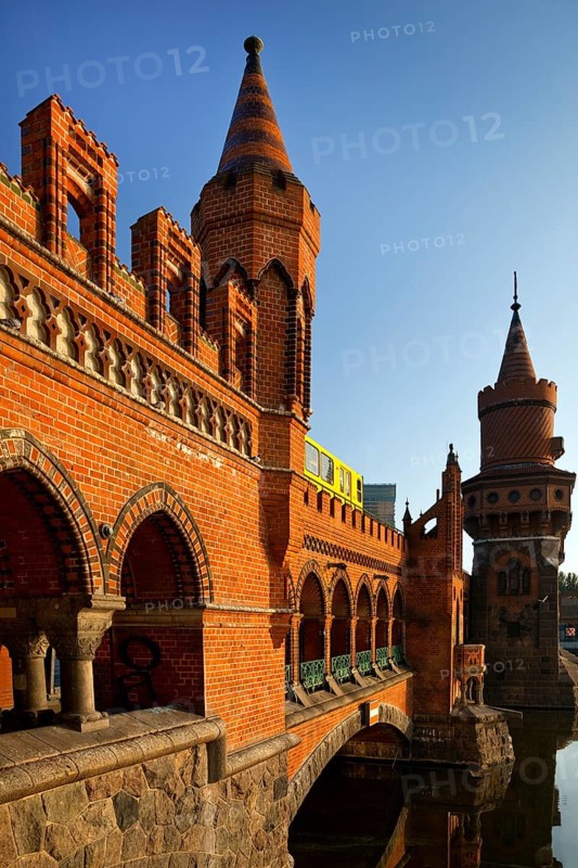 Oberbaum Bridge over the Spree, Friedrichshain-Kreuzberg district, Berlin, Germany, Europe