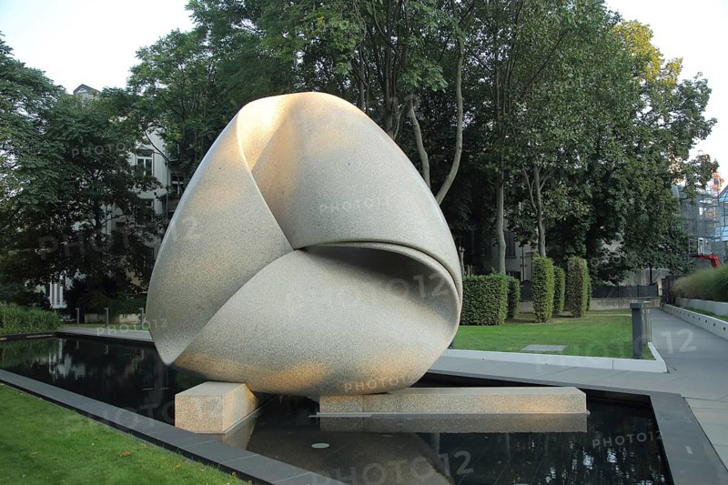 Sculpture Continuity by Max Bill 1986, stone, ribbon, intertwined, braided, modern, abstract, art, downtown, Main, Frankfurt, Hesse, Germany, Europe