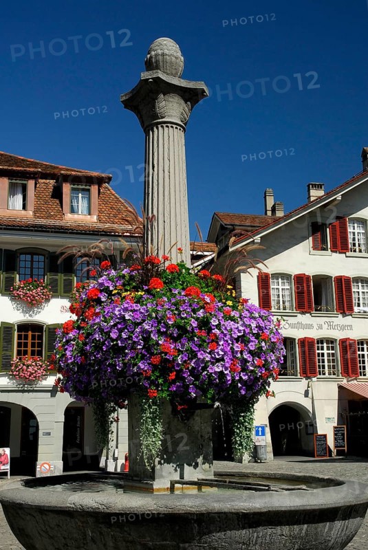 Fountain on the town hall square, Thun, Canton Bern, Switzerland, Europe