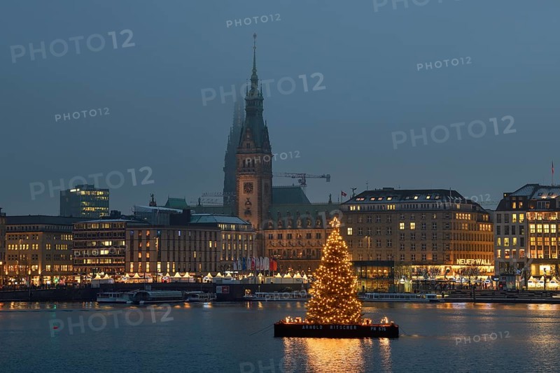 Christmas tree on the Inner Alster Lake, Jungfernstieg in the background, Hamburg, Germany, Europe
