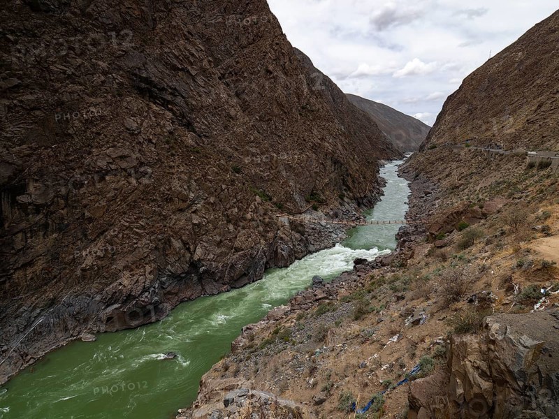 Yarlung Tsangpo River in mountain gorge, Brahmaputra, highlands of Tibet, China, Asia