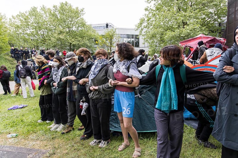 Human chain during the occupation of the courtyard of the Free University of Berlin by pro-Palestinian activists. Some of the approximately 150 activists began to set up tents. The occupation is connected to the advance of the Israeli army (Israel Defence Forces, IDF) in the southern Gaza Strip near the city of Rafah. The management of the FU Berlin has ordered an evacuation. Berlin, 07.05.2024