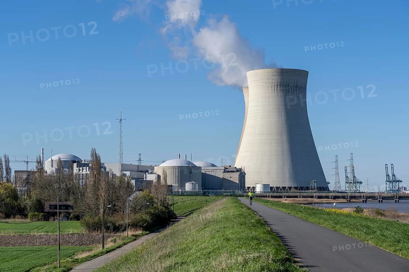 The Doel nuclear power plant on the Scheldt, one of two nuclear power plants in Belgium, consists of three operating units, each with a pressurised water reactor, as well as a decommissioned unit, Antwerp, Belgium, Europe
