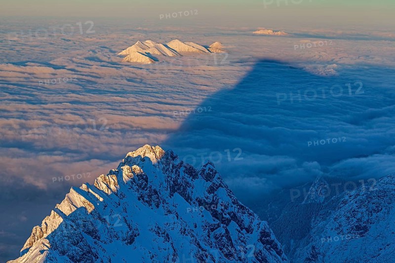 Mountain peaks above high fog, evening light, winter, view from Zugspitze to Waxensteine and Estergebirge, Upper Bavaria, Bavaria, Germany, Europe