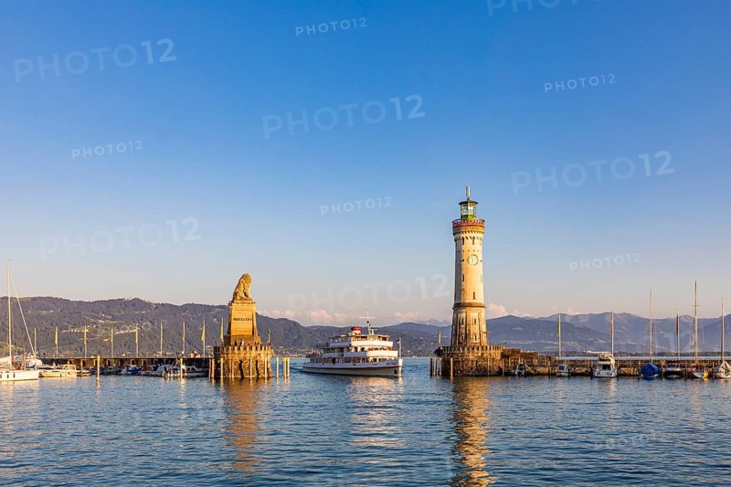Bavarian Lion, an excursion boat and the lighthouse in the harbour, Lindau Island, Lindau, Lake Constance, Bavaria, Germany, Europe