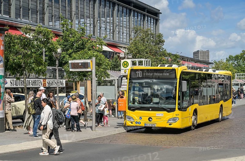 Bus 110, Bahnhof Zoo, Hardenbergplatz, Charlottenburg, Berlin, Germany, Europe