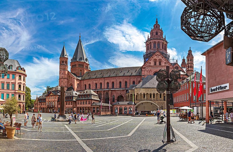 St Martin's Cathedral and Cathedral Square in Mainz, Rhineland-Palatinate, Germany, Europe