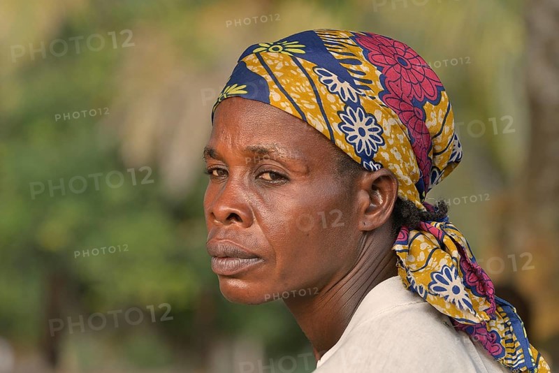 Woman wearing a headscarf, portrait, Nkala, Bandundu Province, Democratic Republic of the Congo