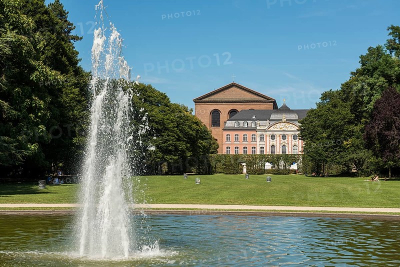 Electoral Palace and Constantine Basilica, UNESCO World Heritage Site, Trier, Rhineland-Palatinate, Germany, Europe